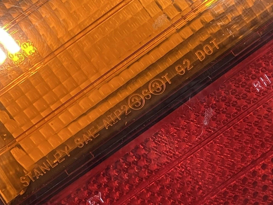 Lexus LS400 1997 lado derecho pasajero cuarto luz trasera lámpara 81550-50040 Foto 4 de 4