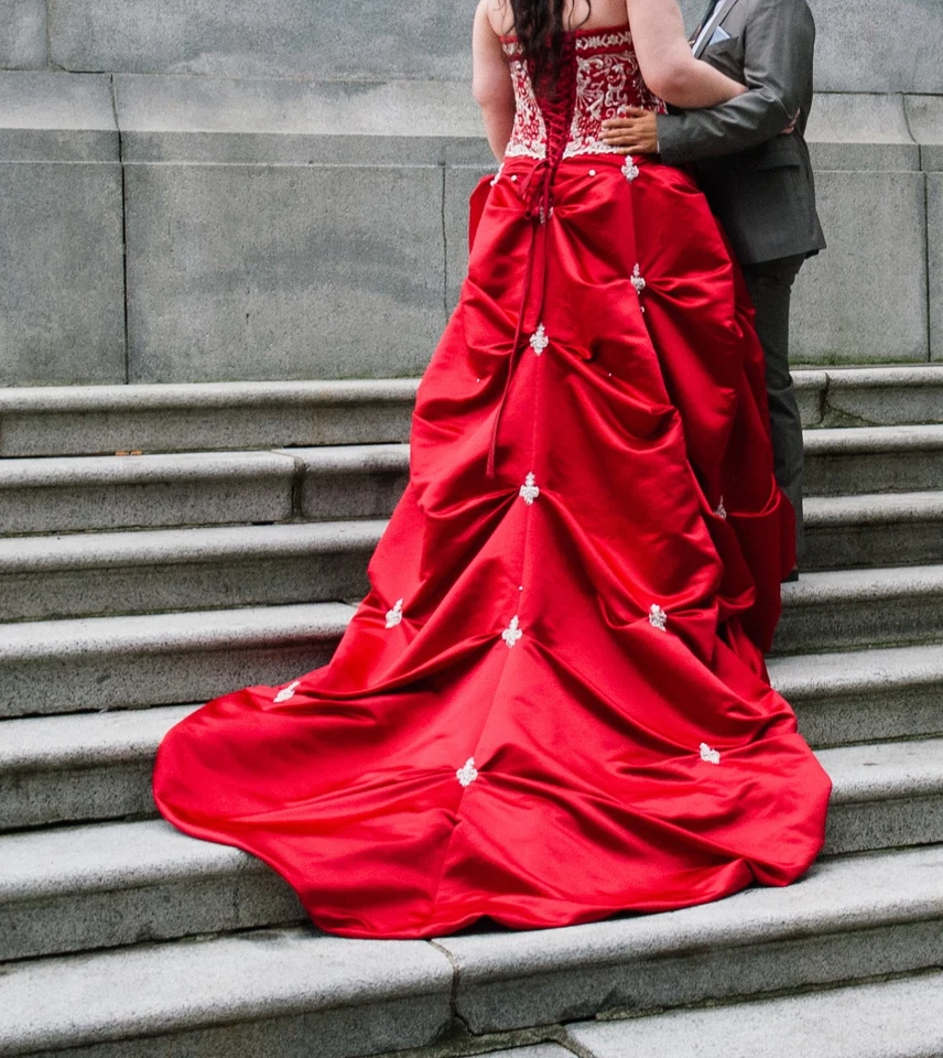Vestido de novia inolvidable, talla grande 18, rojo vino profundo + un tren con botones Foto 4 de 4