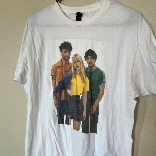 Paramore Tshirt Originally From Urban Outfitters  - 第 1/2 張圖片