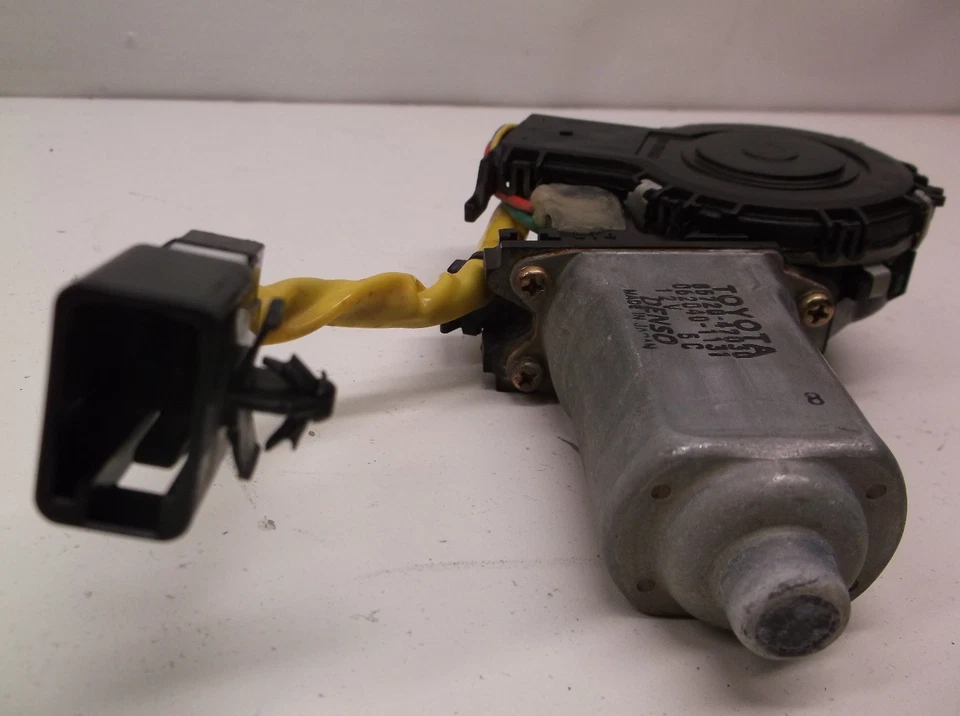 2001-2003 Toyota Prius Door Window Motor Front Left 85720-47030 OEM NS510142 - Image 4 of 4