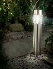 Luz bolardo LED Living Accents 60040 plateada/negra alimentada por energía solar (paquete de 15)