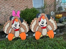 Snoopy thanksgiving yard art