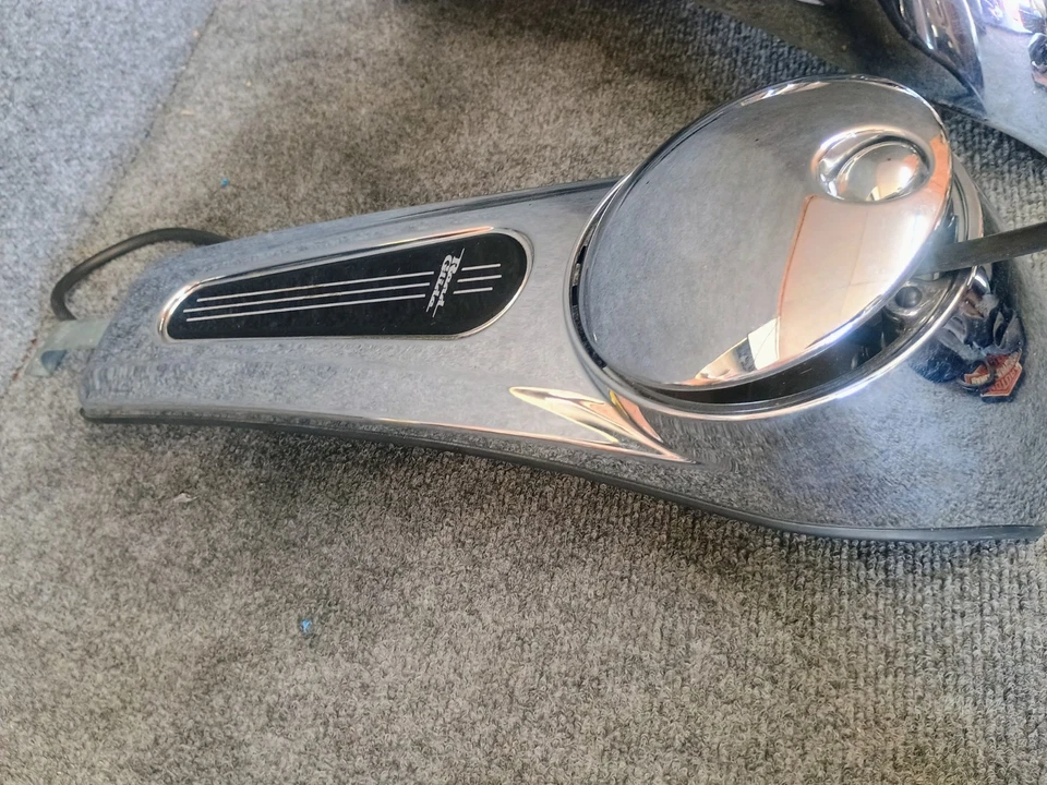 OEM HARLEY DAVIDSON 2008-23 ROAD GLIDE DASH CONSOLE COVER LID CHROME 69214-08 Foto 2 de 4