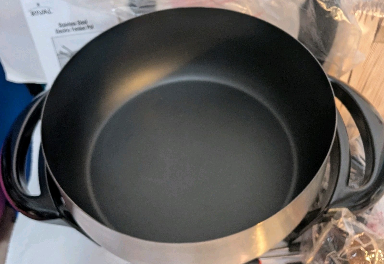 Rival Stainless Steel Electric Fondue Pot 3 Qt Model FD325S Open Box 8 Forks 