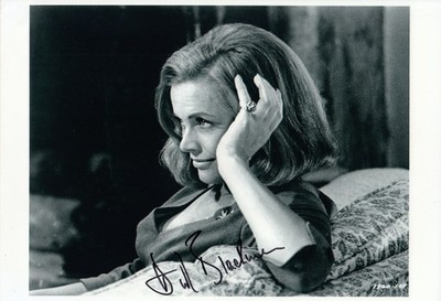 Honor Blackman 20x30 cm Signiertes Foto | Autogramm / Autograph [EW]