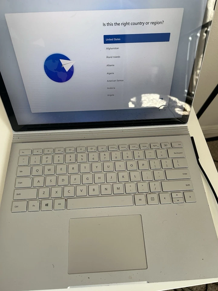 Microsoft Surface Book 2 13.5" (454 GB, Intel Core i5 7th Gen) Laptop/Notebook  - Image 2 of 3