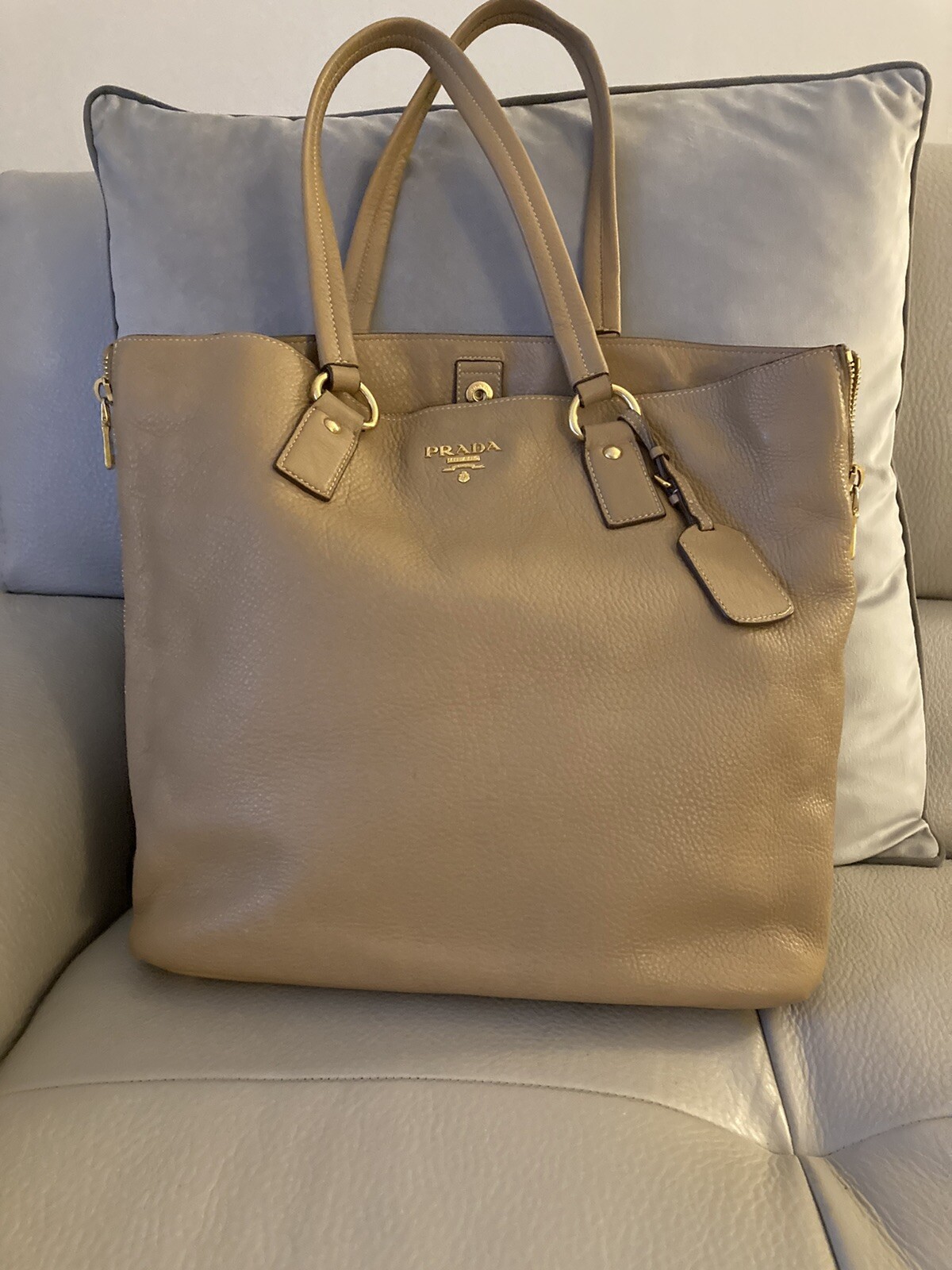 prada bauletto vitello daino