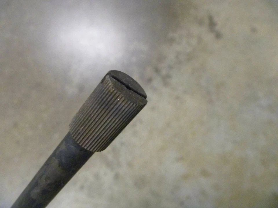 BARRA ANTIVUELCO DELANTERA ASTON MARTIN DB2 DB2/4 MARK III BUENA BARRA DE TORSIÓN USADA Foto 2 de 2