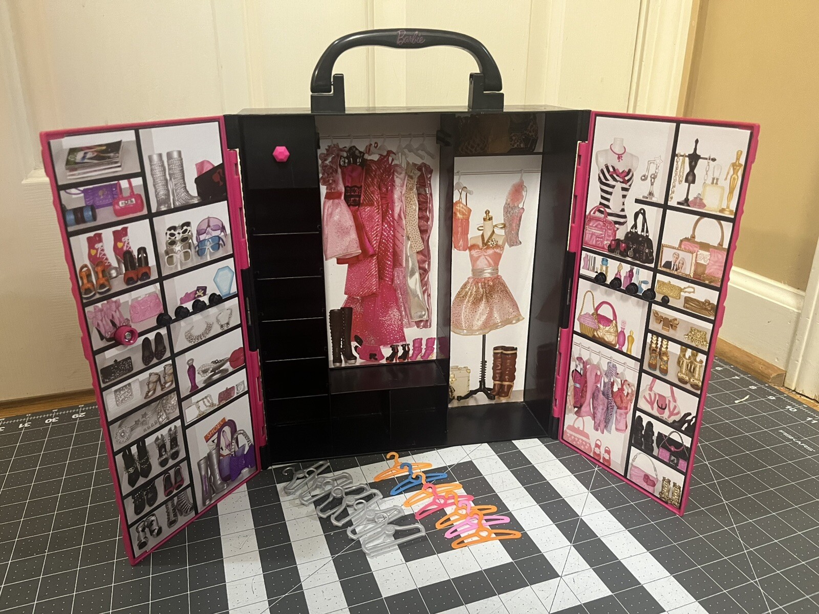 Wardrobe Case  Pink/black Mattel