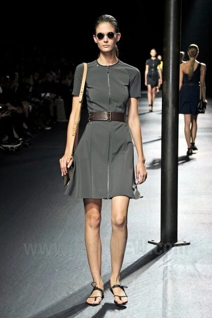 Vestido gris militar de pasarela Lanvin (Alber Elbaz) con cremallera y detalles azules S-M Foto 2 de 4