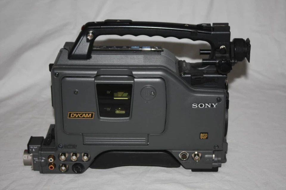 Sony DSR-300A Shoulder Camcorder for Parts Low Hours Professional Video Camera - Image 3 of 4