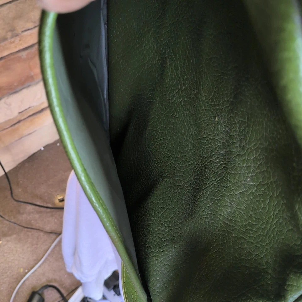 Vintage Carry On Sears Feather Lite Travel Bag Luggage Avocado Green *no key* - Image 4 of 4