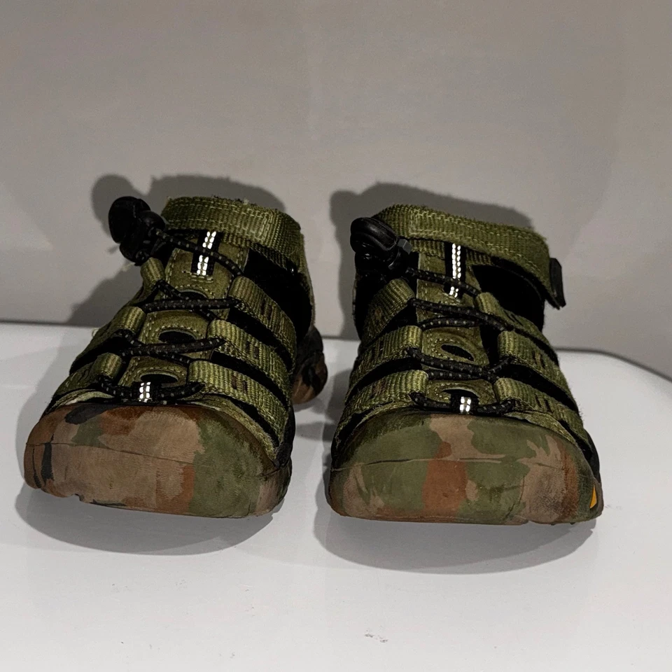 Sandálias camufladas verde oliva impermeável KEEN Kids Newport H2 sapatos de caminhada aquática 11 - Imagem 3 de 4