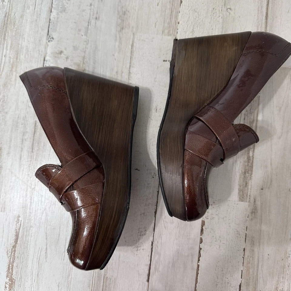 Stuart Weitzman Patent Leather Wedge Loafers 5.5 M Copper Heeled Office FLAW - Image 4 of 4