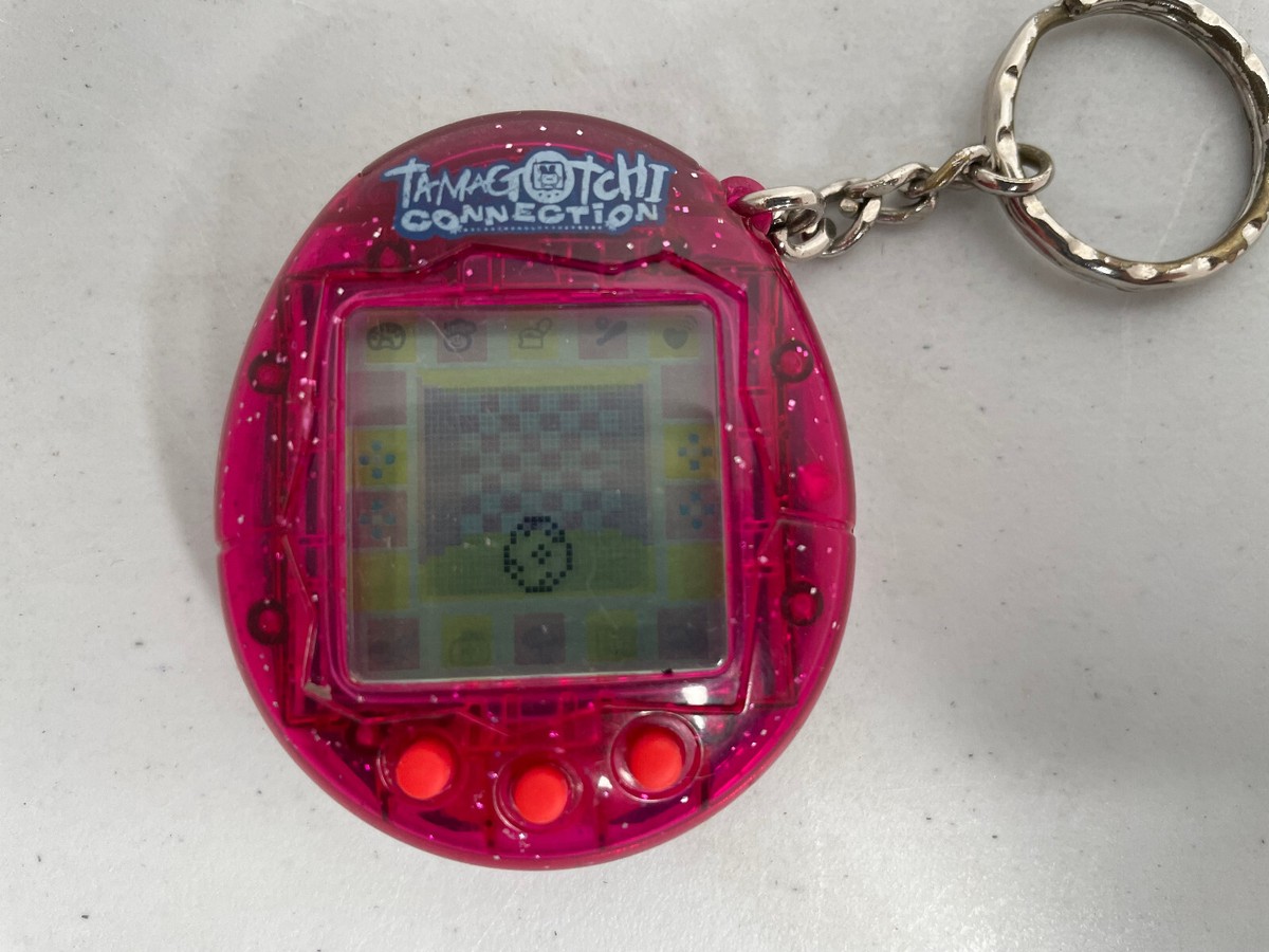 Tamagotchi Connection ピンク Tamagotchi Connection – Translucent Pink - EBGames.ca