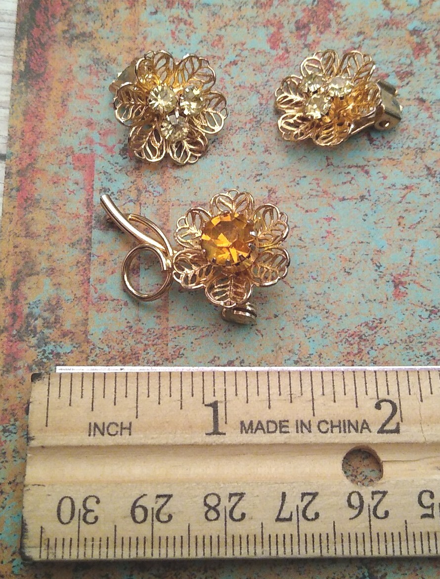 Vintage CATHE? Coordinating (Clear/Amber) Rhinestone Clip Earrings