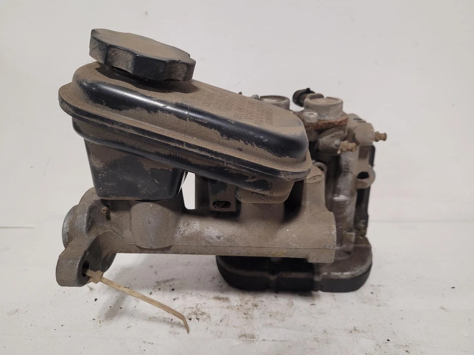 Conjunto de bomba y motor ABS usado se adapta a: Chevrolet Beretta 1994 montaje grado A Foto 3 de 4