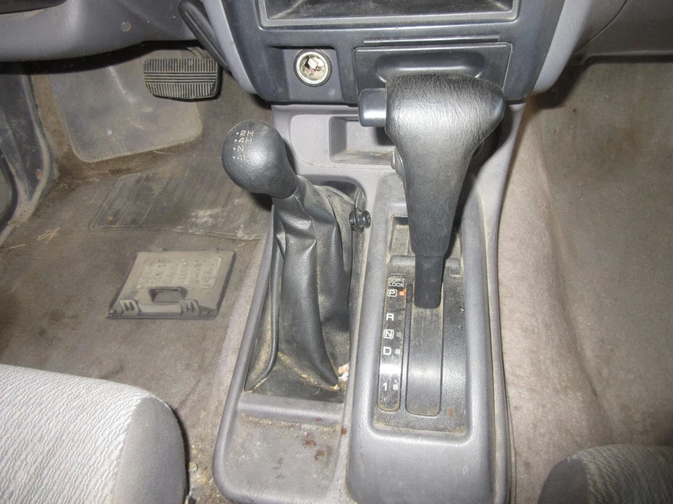 Used Rear Left Door Assembly Rear Side fits: 2000 Nissan Frontier electric Rear - Image 3 of 4