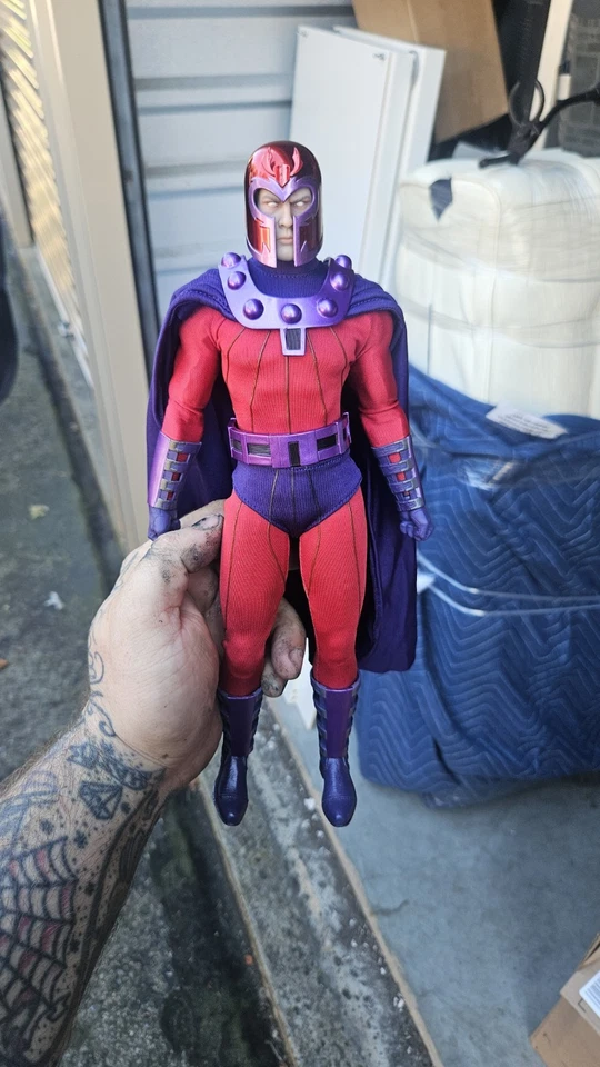 Marvel X-Men Magneto Sideshow Escala 1/6 EXCLUSIVO com Capacete Cerebro  - Imagem 3 de 4