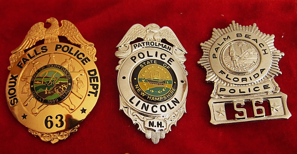 obsolete police badges, Convolut 6 x Abzeichen + 1 x South Park patch