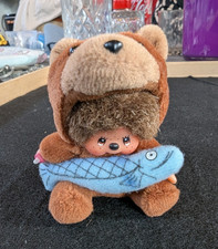 Sekiguchi Monchhichi B&auml;renkost&uuml;m Schl&uuml;sselanh&auml;nger mit Fisch, braun, mit Etikett