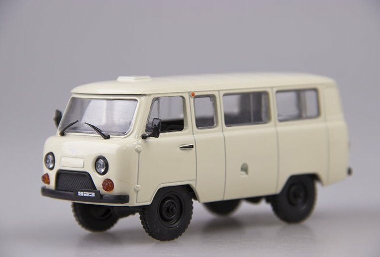 【レア】ソ連製のミニカー UAZ 452B箱付き(1/43スケール) レア】ソ連製のミニカー UAZ 452B箱付き(1/43スケール)