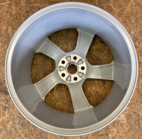 Jaguar F-Pace Silver Alloy Wheel 19" 8.5J 45ET T4A3988 x1 OEM & NEW - Picture 4 of 10