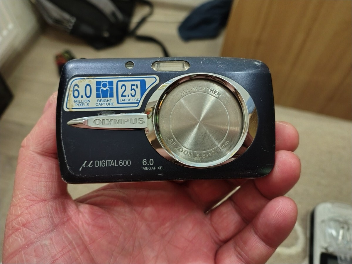 Olympus Mju Stylus 600 Digital 6.0MP Digital Camera - Blue Fully