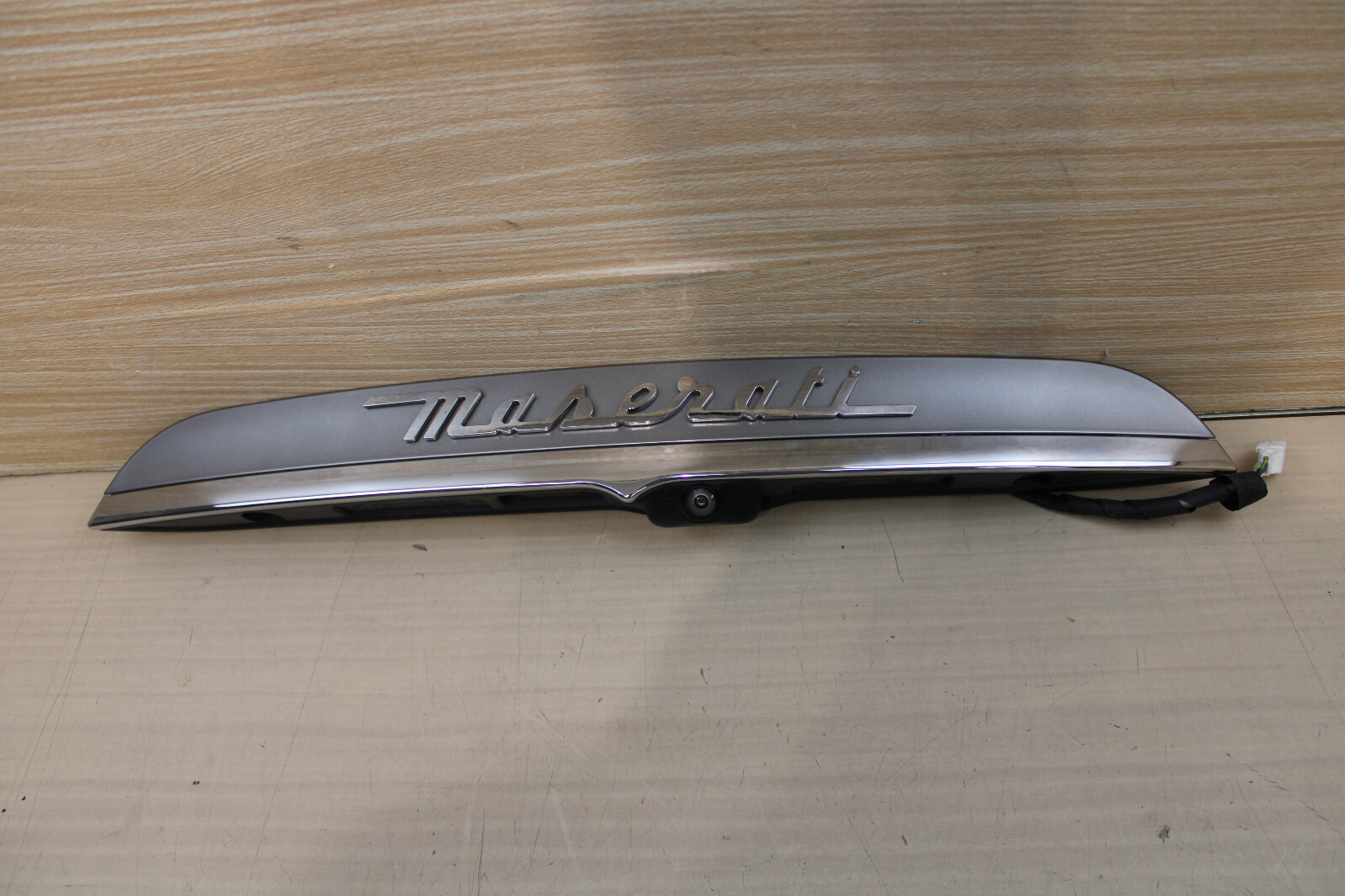 14-22 MASERATI GHIBLI TRUNK LID MOLDING APPLIQUE + CAMERA LIGHT GRAY OEM GENUINE