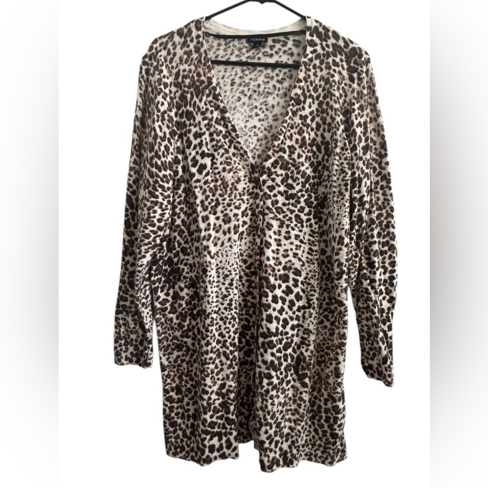 Torrid Leopard Print Button V Neck Lightweight Lo… - image 5