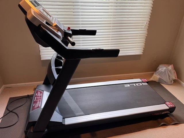Sole Fitness S77 Treadmill - Image 2 of 2
