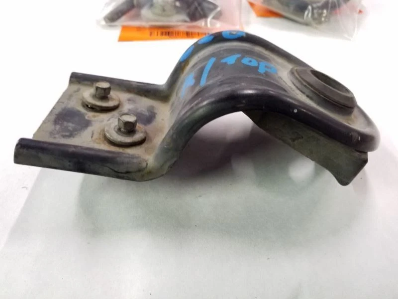 Soporte superior del radiador con ojal para 05 06 07 Ford F250 F350 Foto 2 de 4