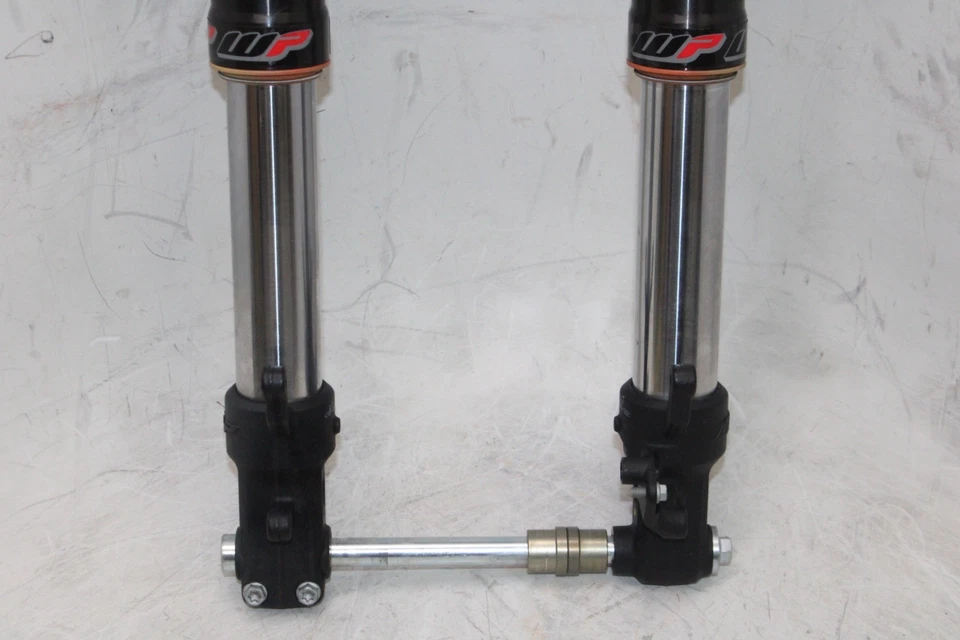 Husqvarna Svartpilen 401 2018 OEM horquillas delanteras completas triple árbol Foto 4 de 4