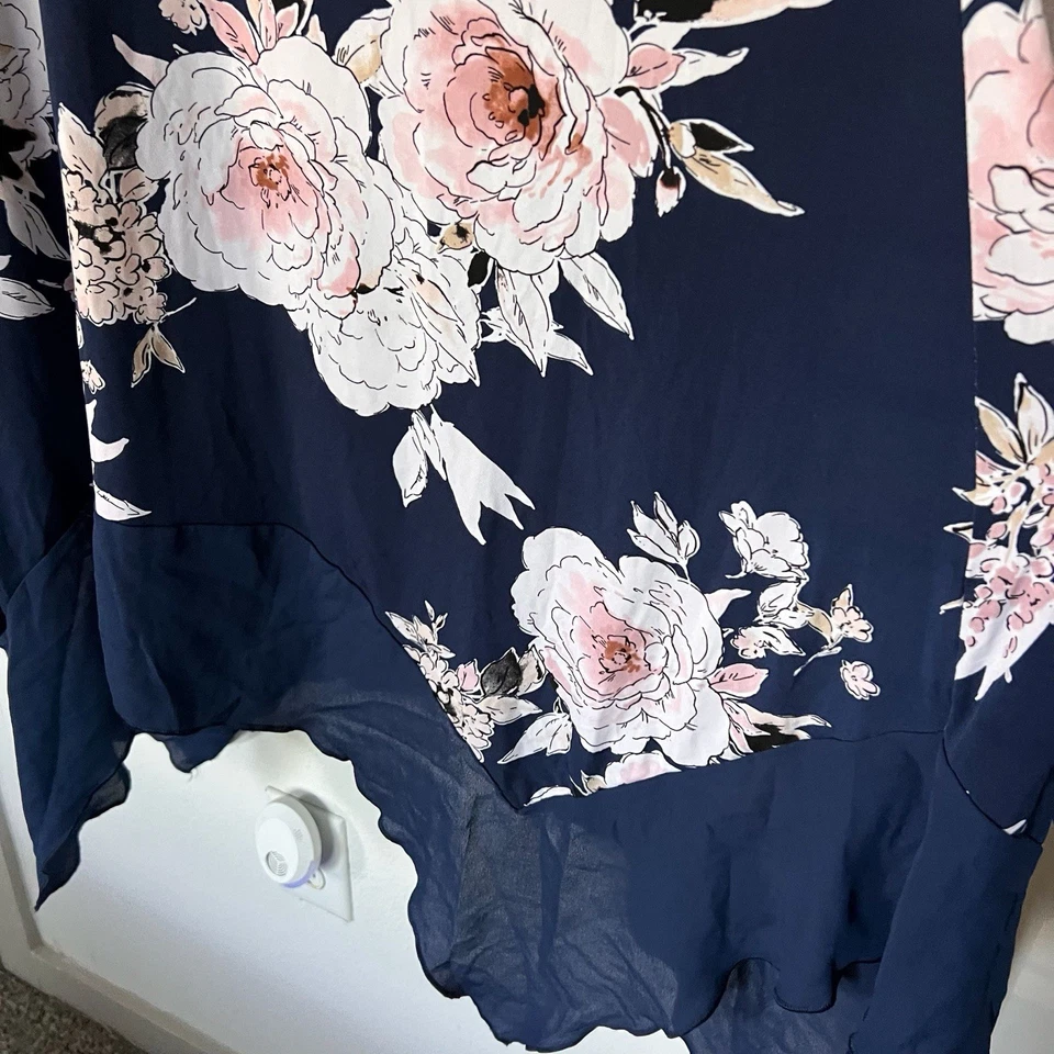 Vestido Luxology Azul Marino Floral Pañuelo Dobladillo Talla Grande 2X Manga Gorra Foto 3 de 4