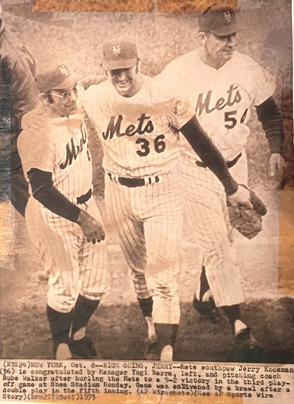 PHOTO OF NEW YORK METS YOGI BERRA, JERRY KOOSMAN AND RUBE WALKER - 1973
