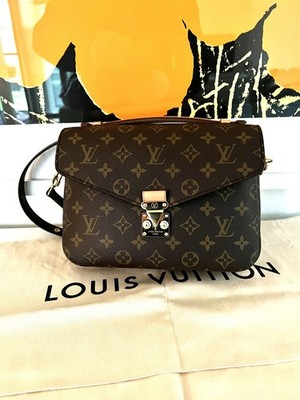 Louis Vuitton Pochette Mètis Monogram Canvas