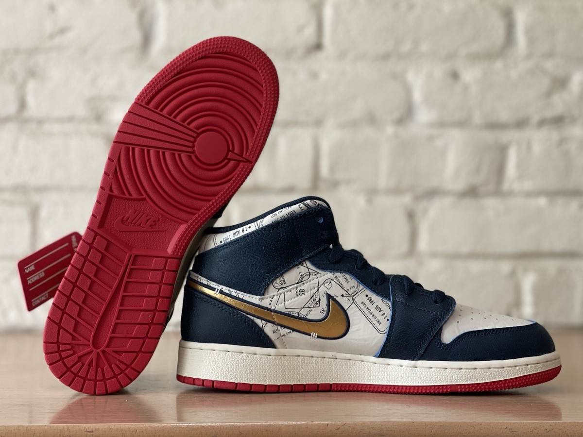 Nike Jordan Red, navy blue and gold , men’s size 9 Air Jordan 1 Mid SE Men main image 2