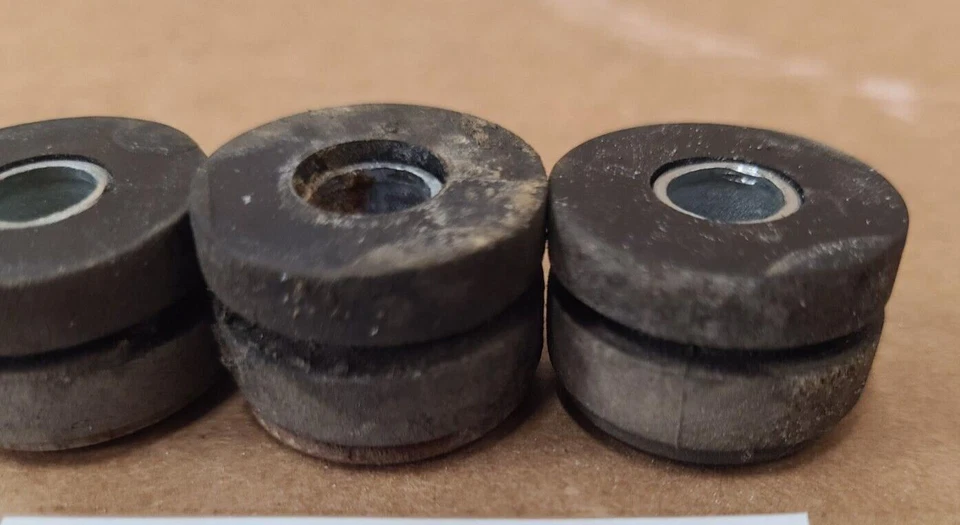 OEM 2009-2018 Dodge Ram 1500 módulo ABS buje de montaje buje bandeja de batería bujes Foto 4 de 4