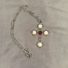 VTG Sarah Coventry Crusader Cross Pendant Necklace Silver Tone Religious Symbol
