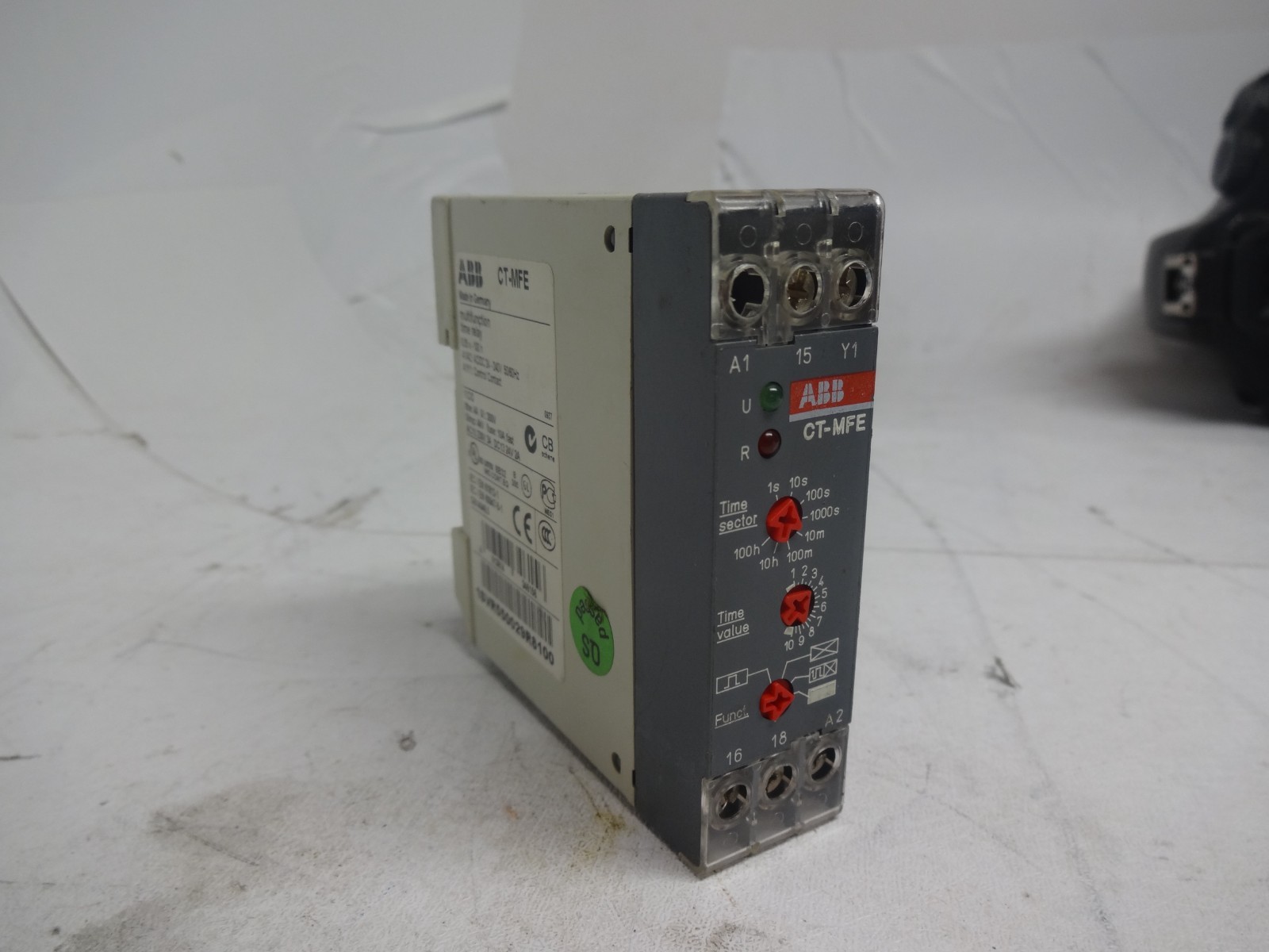ABB CT-MFE Multifunction Time Relay 1SVR550029R8100