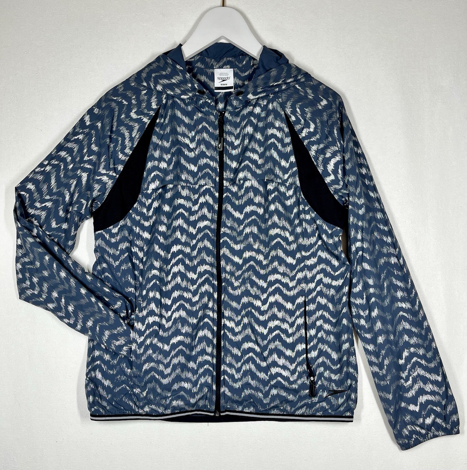 Speedo Lightweight Packable Reflective Hooded Jac… - image 4