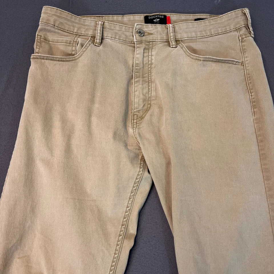 Pantalones Dockers by Levi's Para Hombre Talla 34x32L Calce Recto Corte Jean Caqui Tech Elastizados Foto 2 de 4
