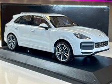 1:18 Minichamps Porsche Cayenne Turbo S 2017