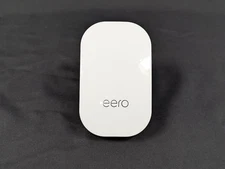 eero Mesh WiFi Range Extender D010001 - Outlet Plug-in WiFi Extender Night Light