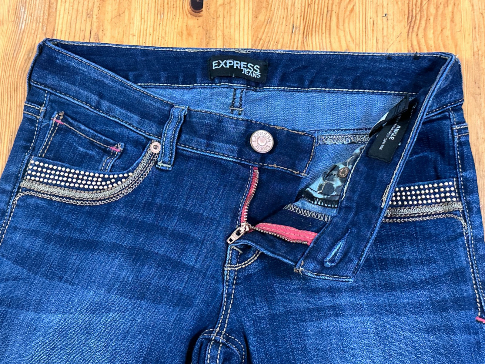 Express Women Stella Low Rise Jeans size 2 Regular Rose gold Studs