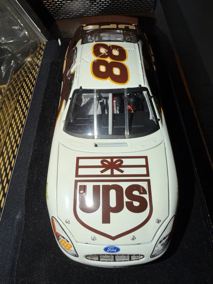 Ford Taurus 2001 Dale Jarrett #88 - Elite/3204 Foto 2 de 4