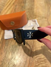 Tory Burch TY9070U Sunglasses Black/Gold W/ C...