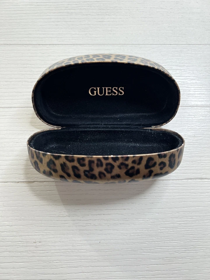 Estuche con cubierta para gafas de sol con estampado de leopardo Guess Foto 4 de 4