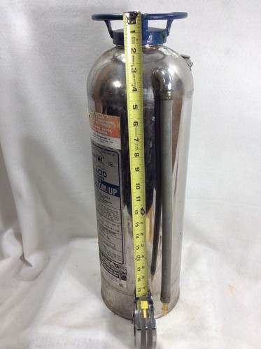 General model ss- Fire Extinguisher/ Stainless Steel 2.5 gallon Vintage 24" tall - Picture 3 of 4