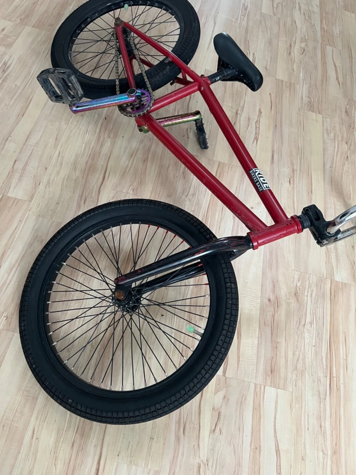 Fahrrad Bmx in der farbe rot mit guter zustand!! für alle fragen schreiben - Bild 2 von 4